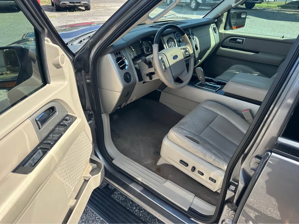 2014 Ford Expedition Limited photo 5