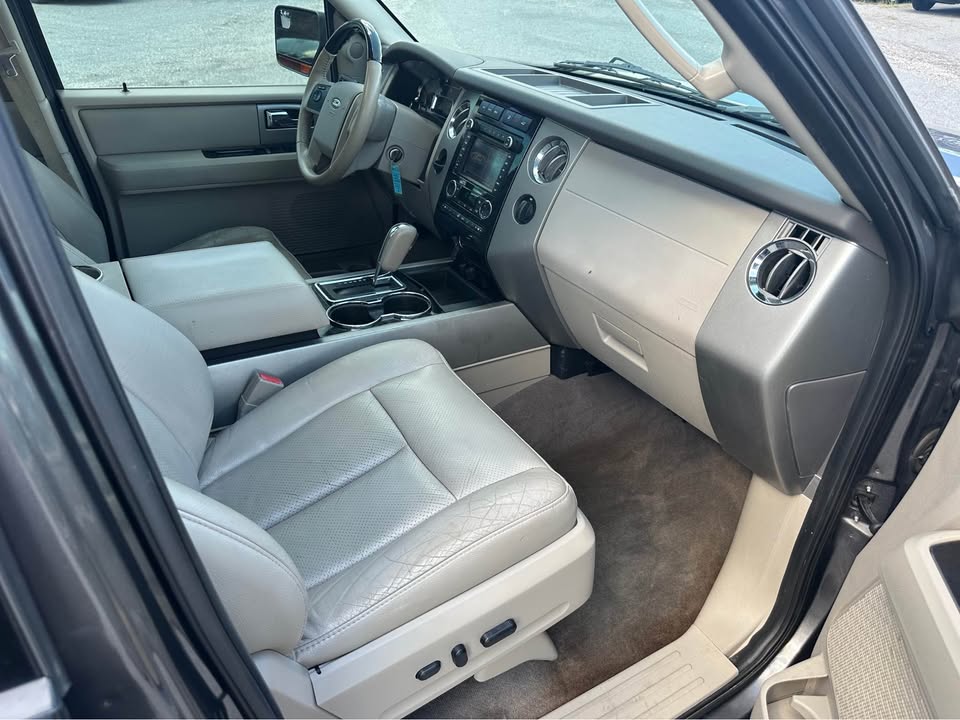 2014 Ford Expedition Limited photo 10