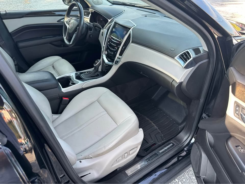 2015 Cadillac SRX Luxury photo 9