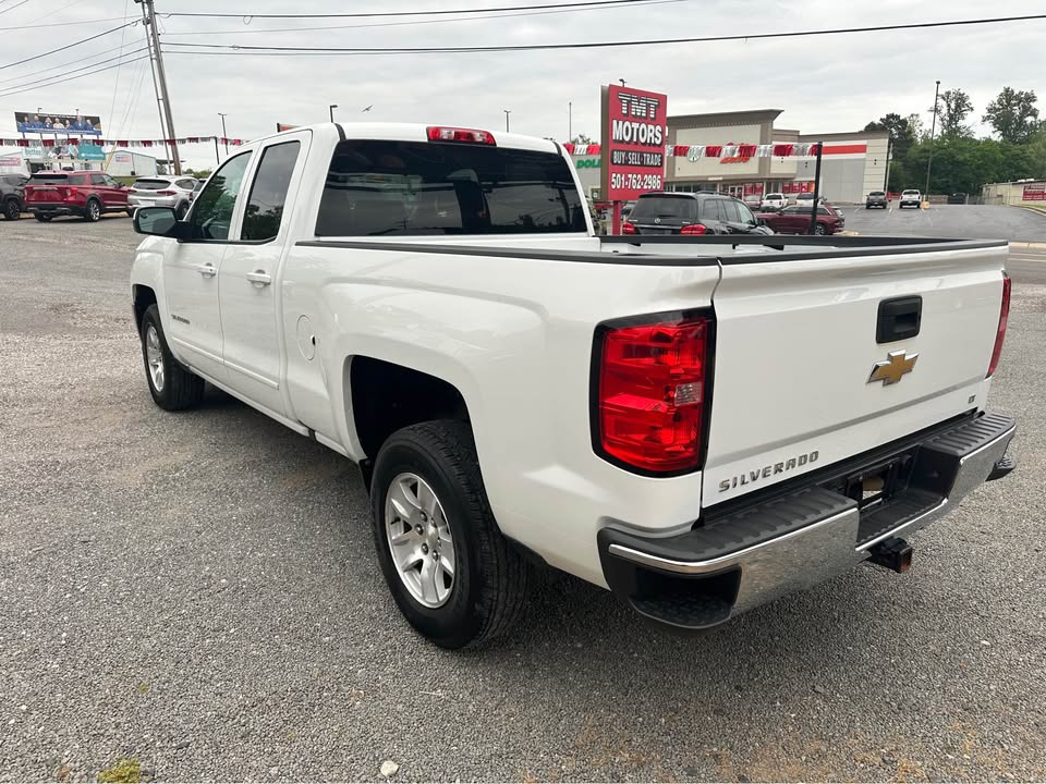 2017 Chevrolet Silverado 1500 LT photo 2