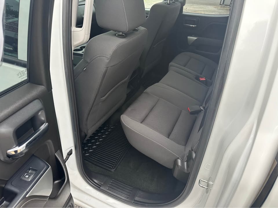2017 Chevrolet Silverado 1500 LT photo 6