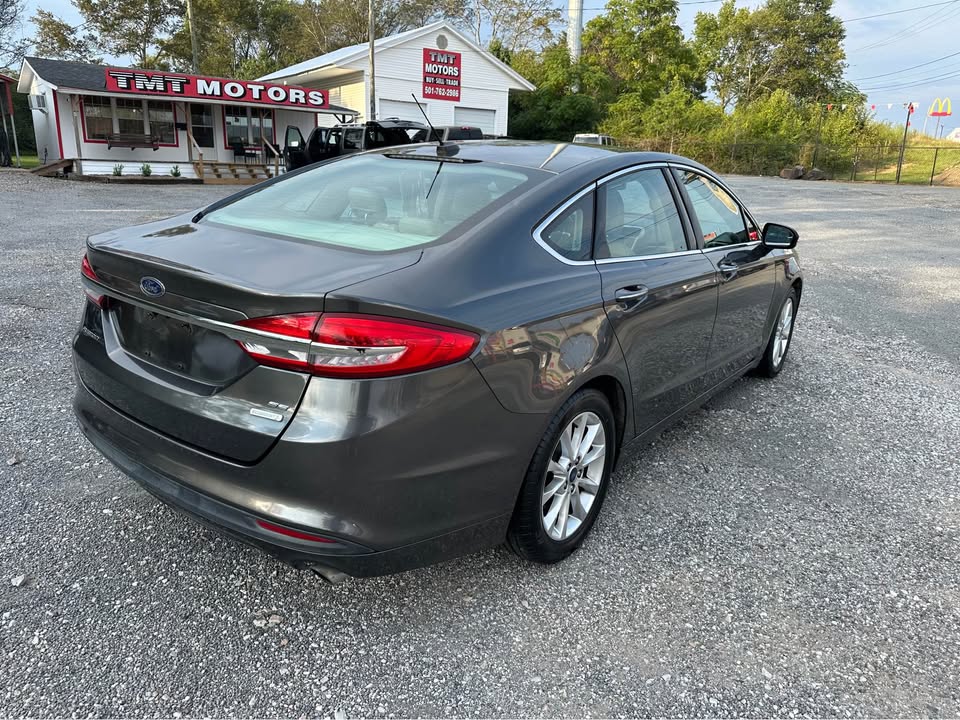 2017 Ford Fusion SE photo 3