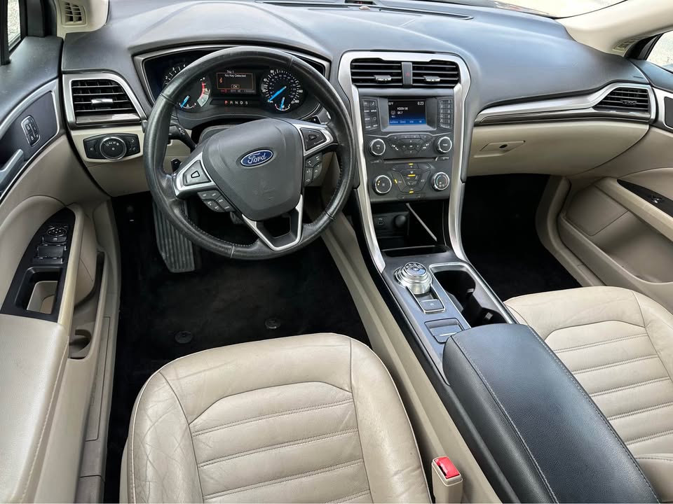 2017 Ford Fusion SE photo 6