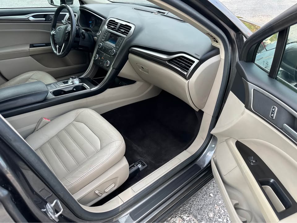 2017 Ford Fusion SE photo 10