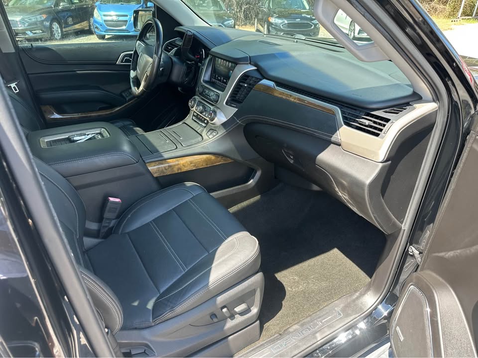2017 GMC Yukon XL Denali photo 10