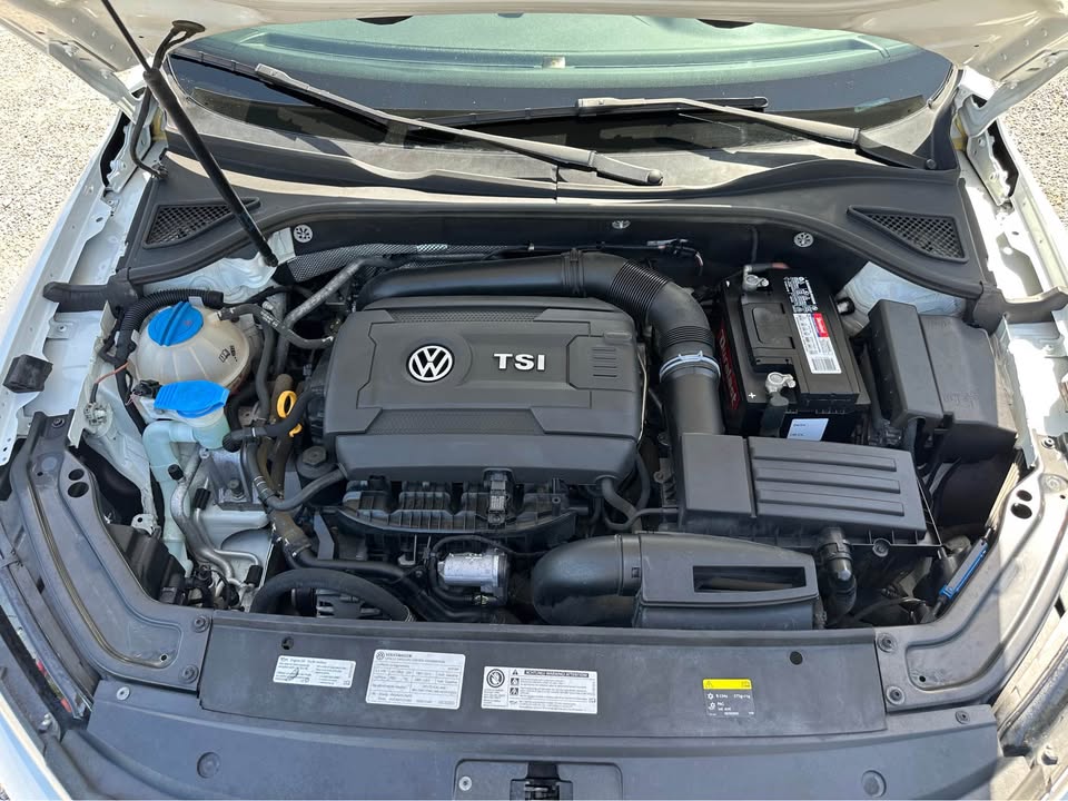 2017 Volkswagen Passat R-Line photo 12
