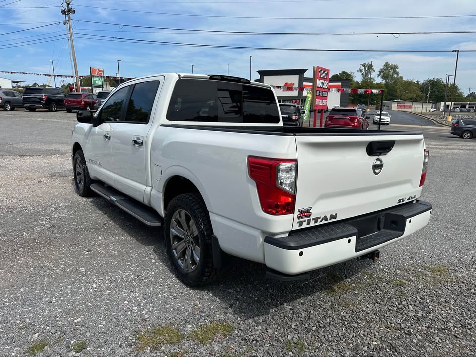 2019 Nissan Titan Crew Cab SV photo 2