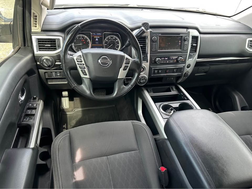 2019 Nissan Titan Crew Cab SV photo 9