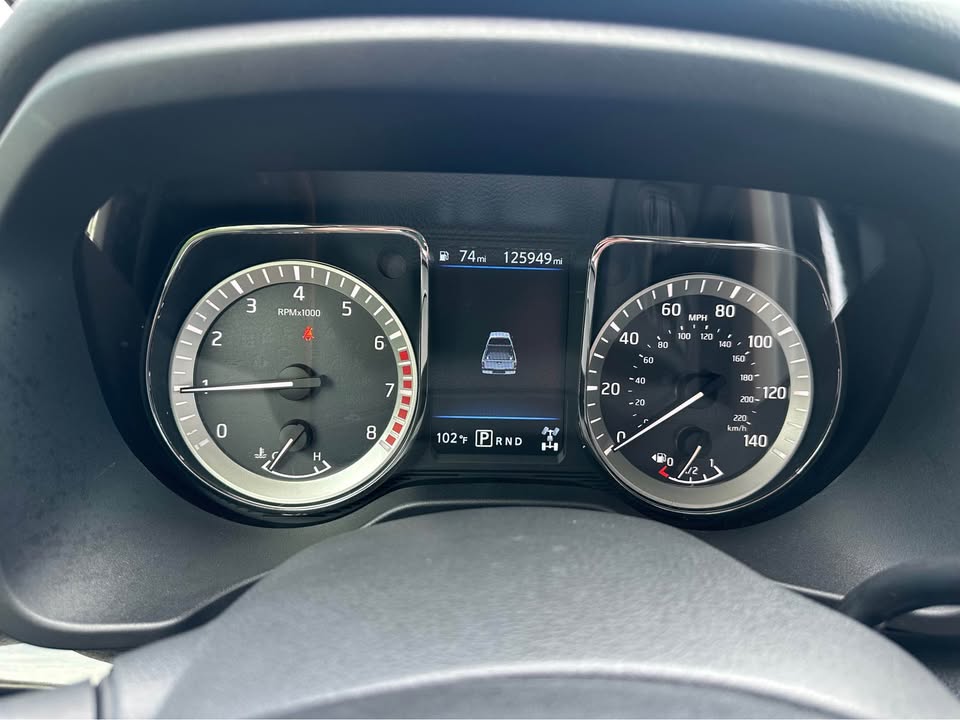 2019 Nissan Titan Crew Cab SV photo 10