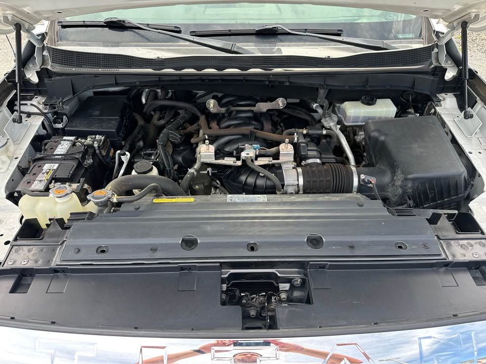 2019 Nissan Titan Crew Cab SV photo 13