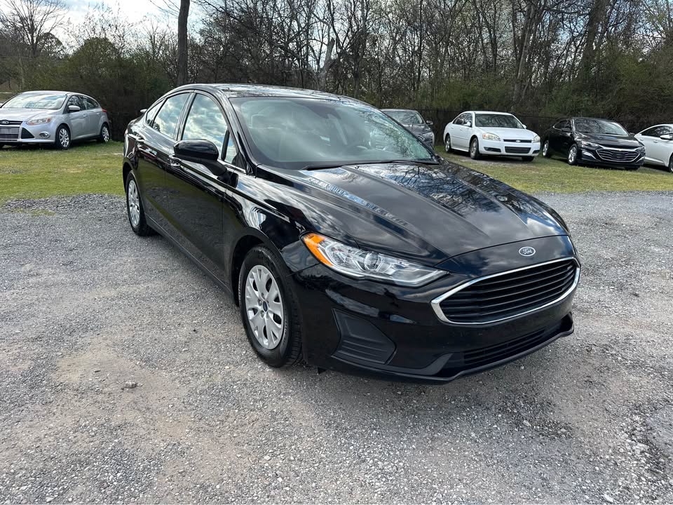 2020 Ford Fusion S photo 4