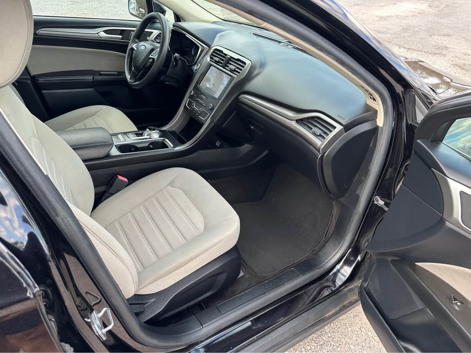 2020 Ford Fusion S photo 9