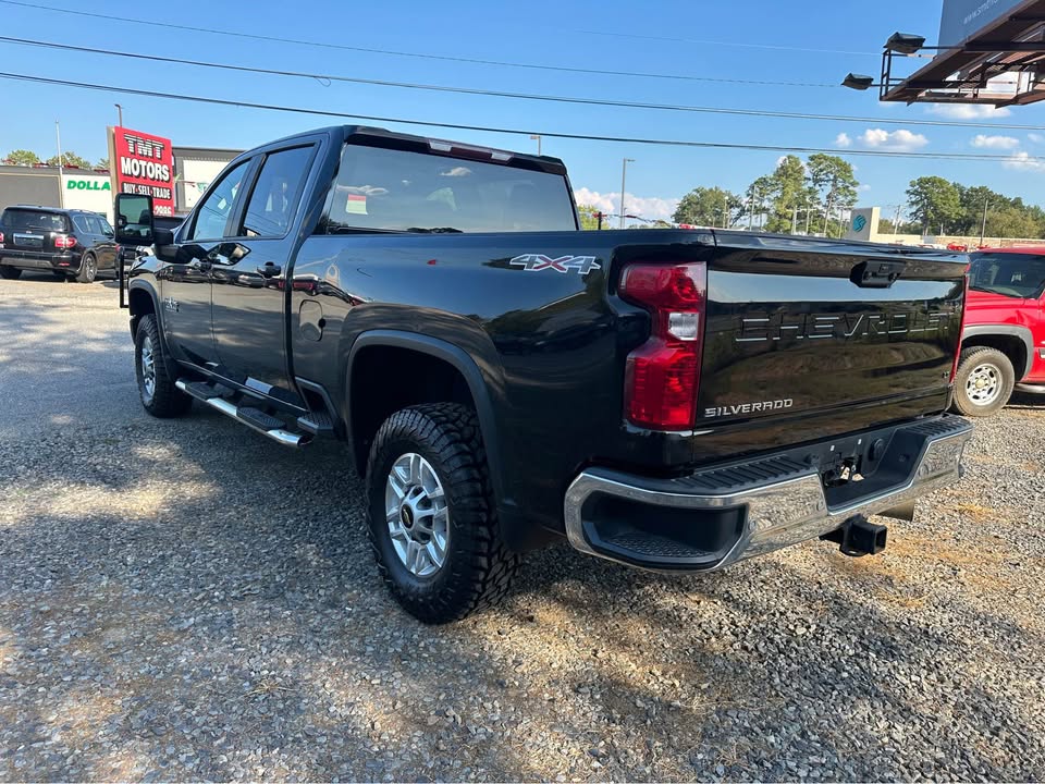 2021 Chevrolet Silverado 2500HD LT photo 2